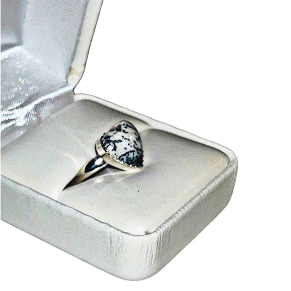 Estate NIB- Natural White Dendrite Opal Sterling Silver Heart Ring (APPRAISED) - Picture 10 of 12